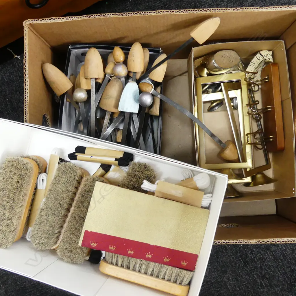 LOT SHOE STRETCHERS BRUSHES ETC Image 1++