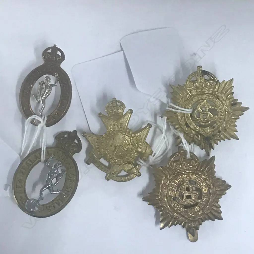 CAP/COLLAR BADGES: 2 x NZ CORPS of SIGNALS; ROYAL NZ SIGNAL CORPS; 2 x ROYAL NZ ARMY SERVICE CORPS (5) Image 1++
