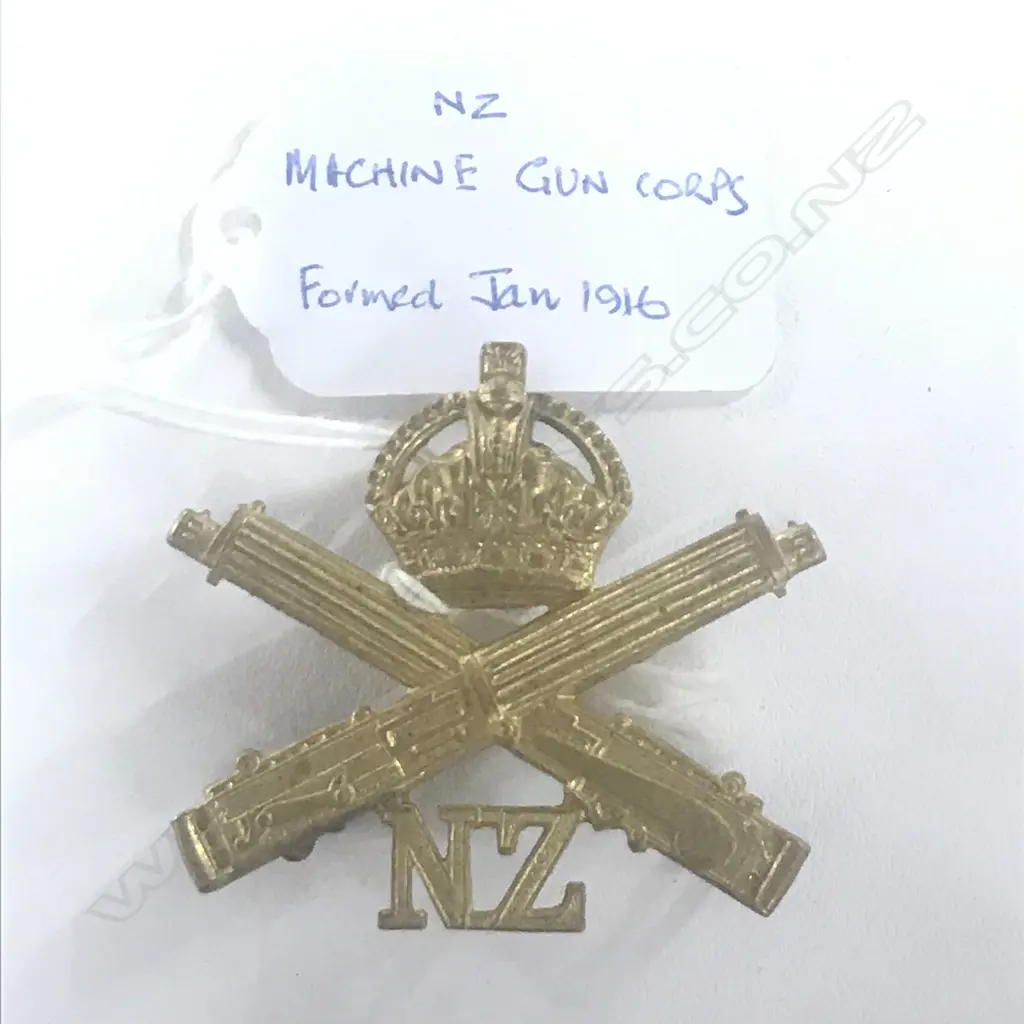 NZ MACHINE GUN CORPS CAP BADGE [1916-18]. KC Image 1++