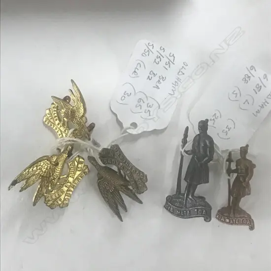 3 x 7th (SOUTHLAND) MOUNTED RIFLES, 8th (SOUTHLAND RIFLES) REGT [2 SIZES] (5)