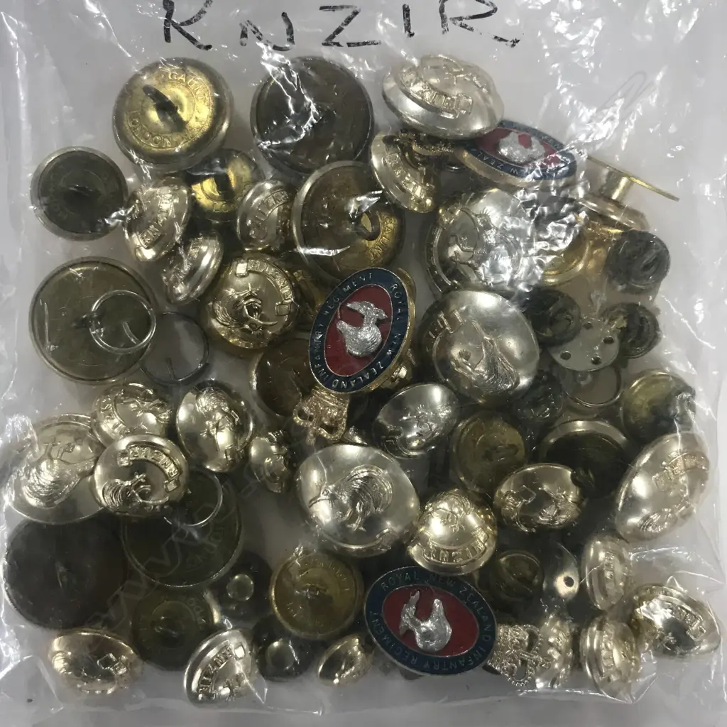 BAG NZRIR BUTTONS & BADGES Image 1++