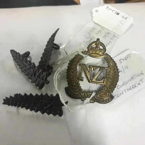 2 x CAP/COLLAR BADGES: GEO VI 1937 CORONATION CONTINGENT + 1937 NZ CORO CONTINGENT PHOTO (More...)