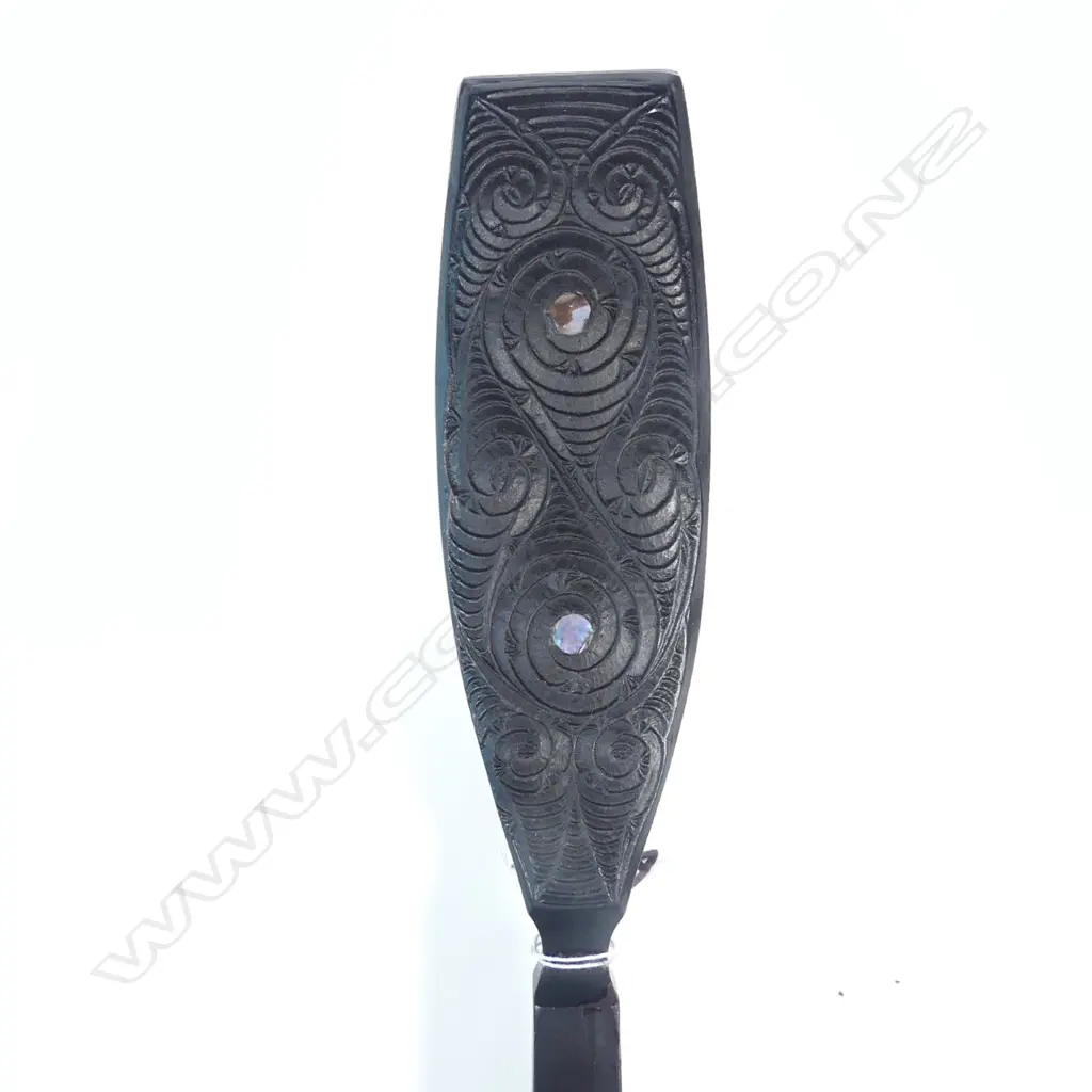 MAORI CARVED CLOTHES BRUSH Image 1++