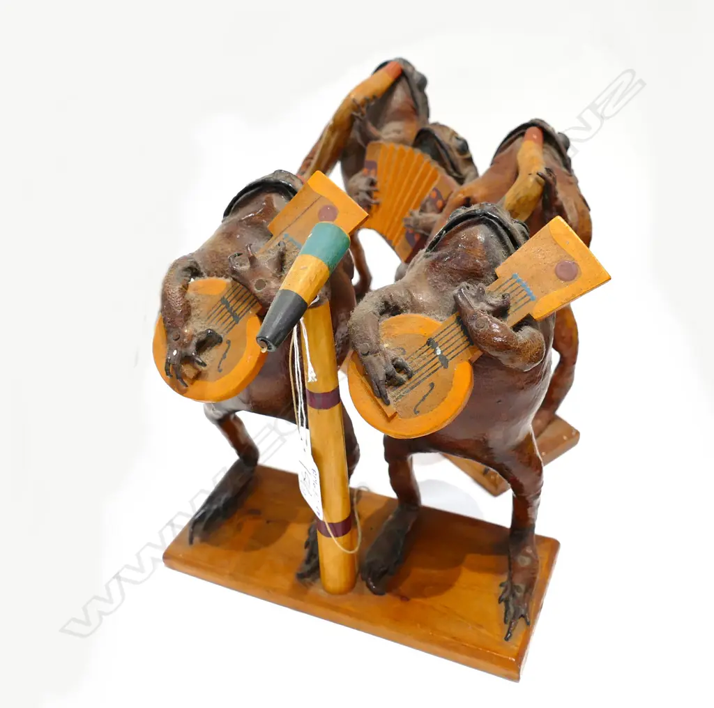 FIVE TAXIDERMY MUSICAL BAND FROGS Image 1++