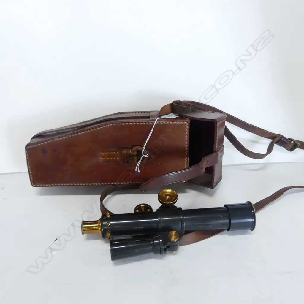 SURVEYORS SITE LEVEL 'STANLEY' OF LONDON IN LEATHER CASE Image 1++