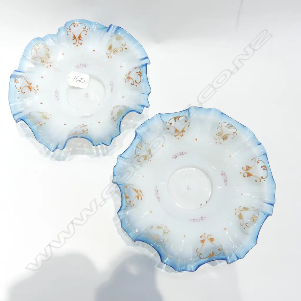 2 VICT MILK GLASS SHAPED DISHES D 210 MM Image 1++
