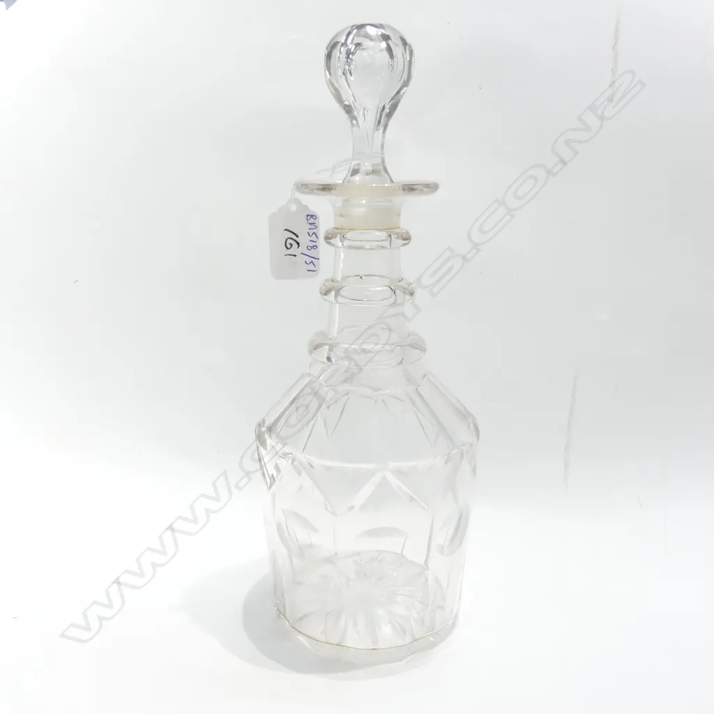 19THC THUMBNAIL-CUT DECANTERS Image 1++