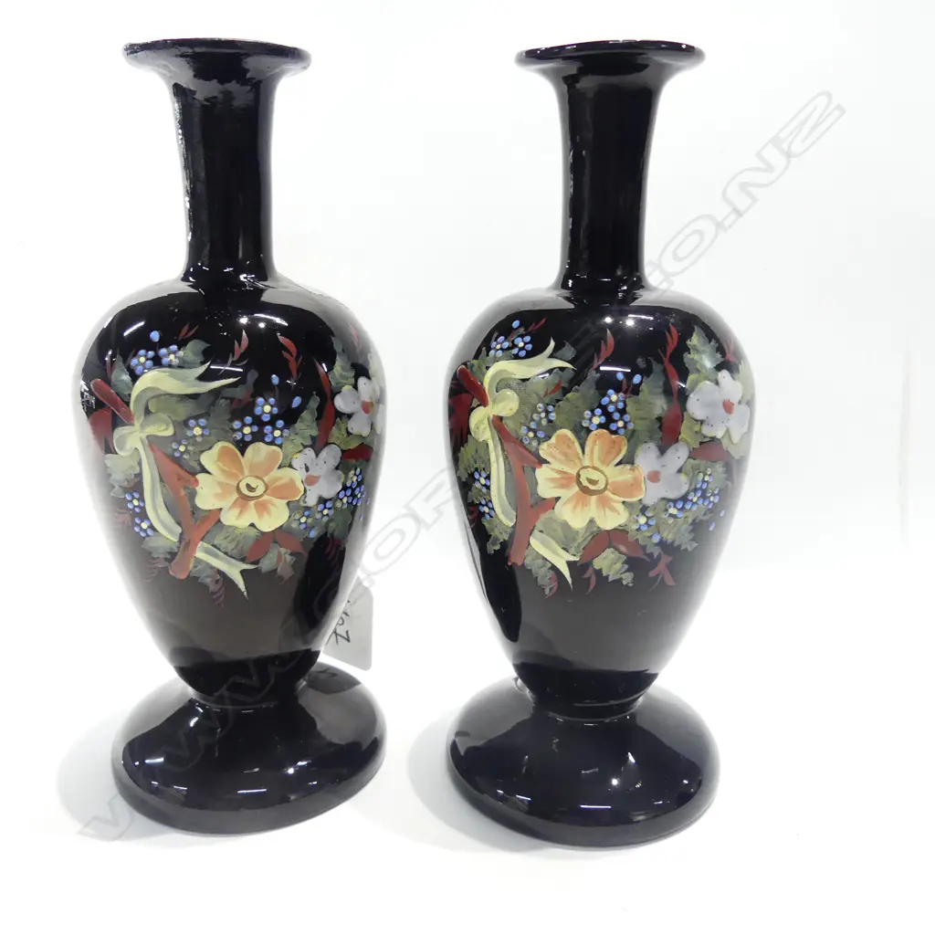 PR HAND PAINTED GLASS VASES Image 1++
