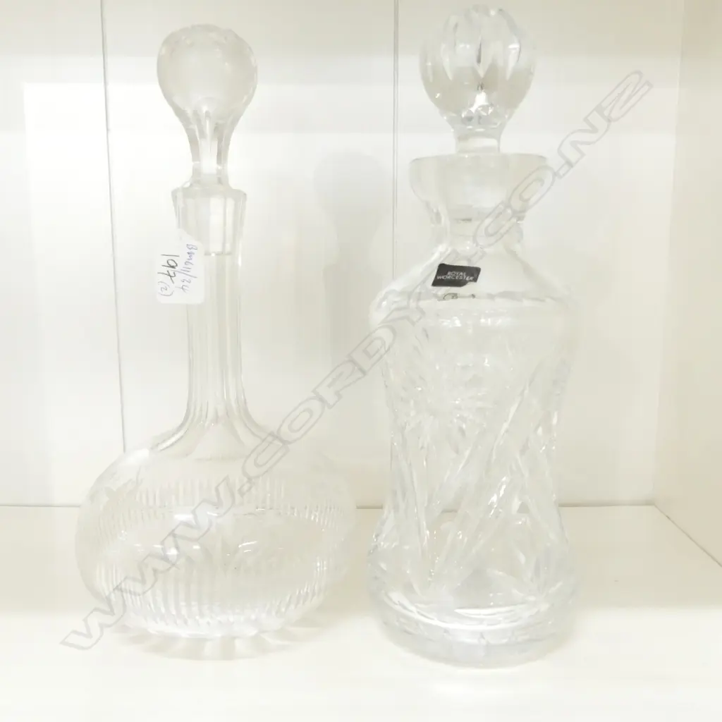 2 CUT CRYSTAL DECANTERS H. 330MM Image 1++