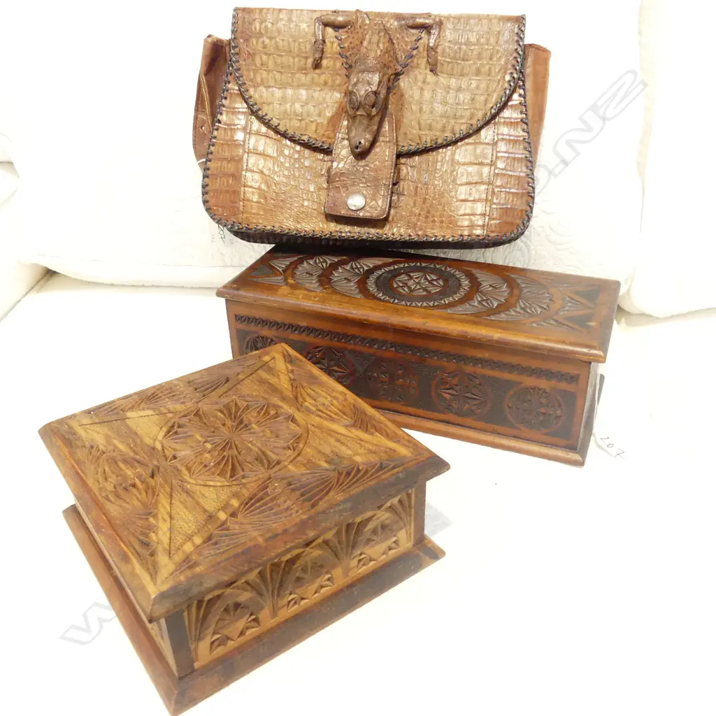 2 CHIP CARVED TRINKET BOXES + CROCODILE SKIN STYLE BAG LARGEST W. 290MM Image 1++