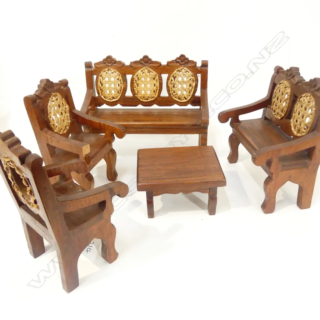 FIVE ASST WOODEN DOLLS FURNITURE CHAIRS Image 1++