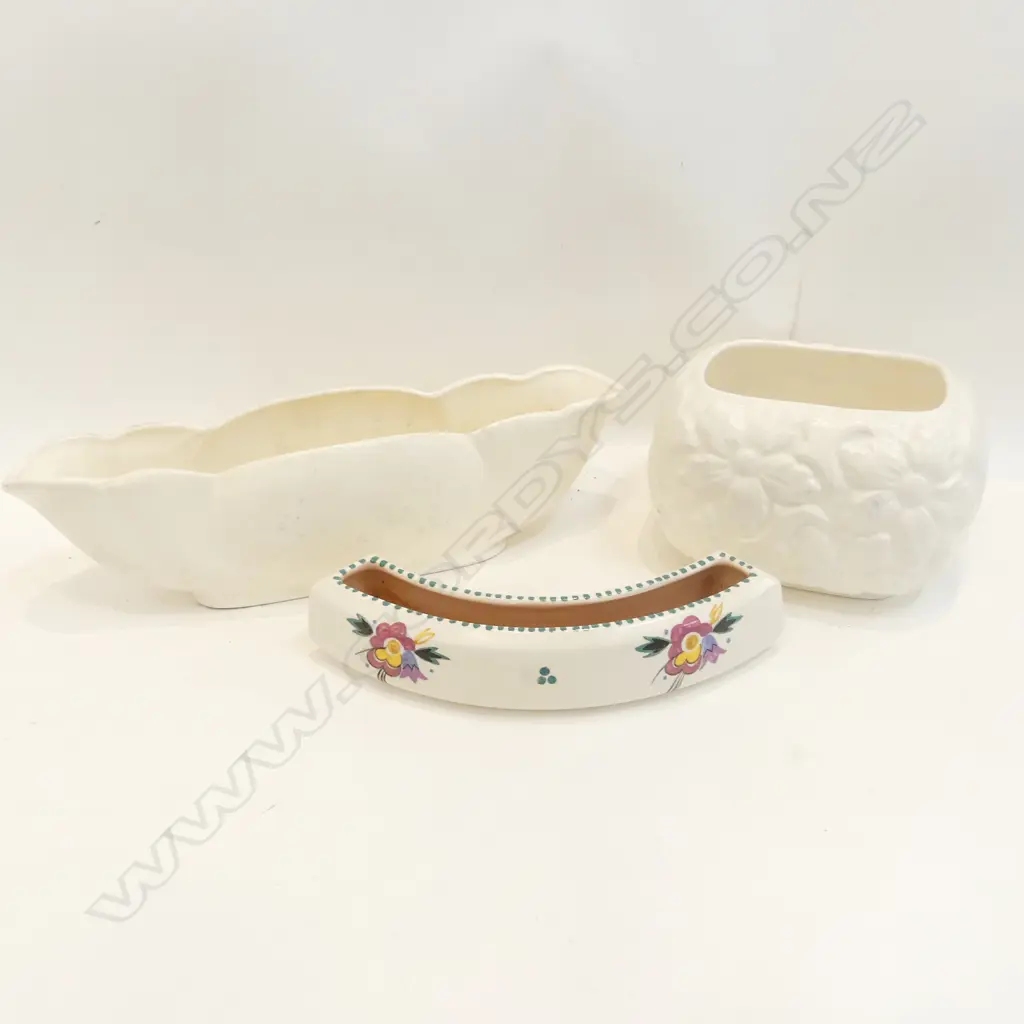 CROWN LYNN VASE W/ SYLVAC + POOLE PCS Image 1++