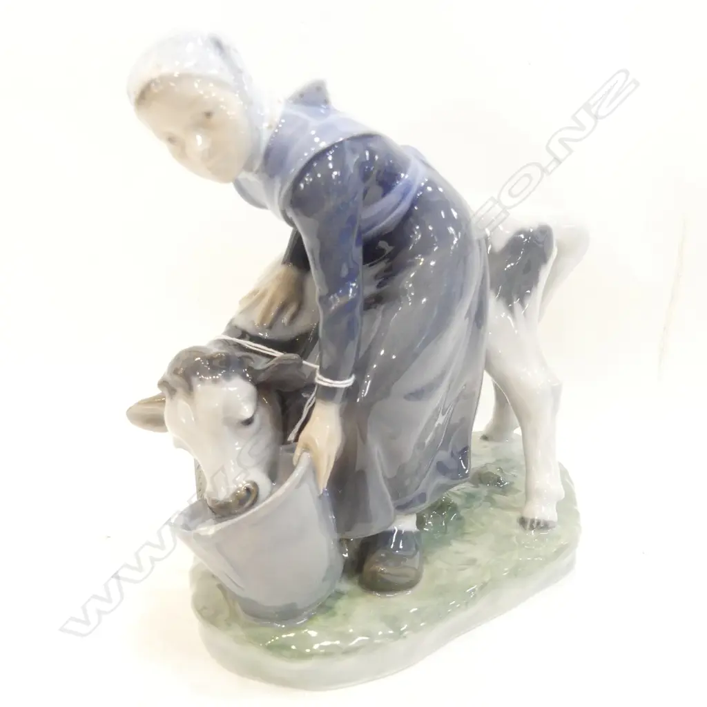 ROYAL COPENHAGEN 644 MILK MAID AND CALF (SMALL FAULT TO BUCKET) Image 1++