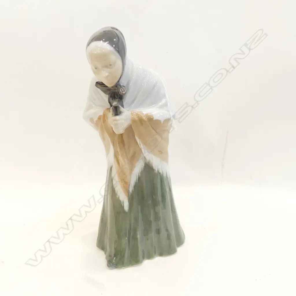 ROYAL COPENHAGEN 892 OLD WOMAN Image 1++