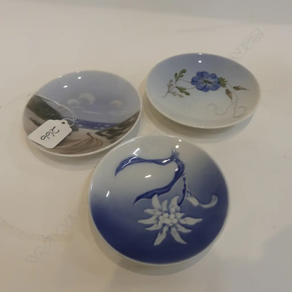 ROYAL COPENHAGEN THREE PIN DISHES Image 1++