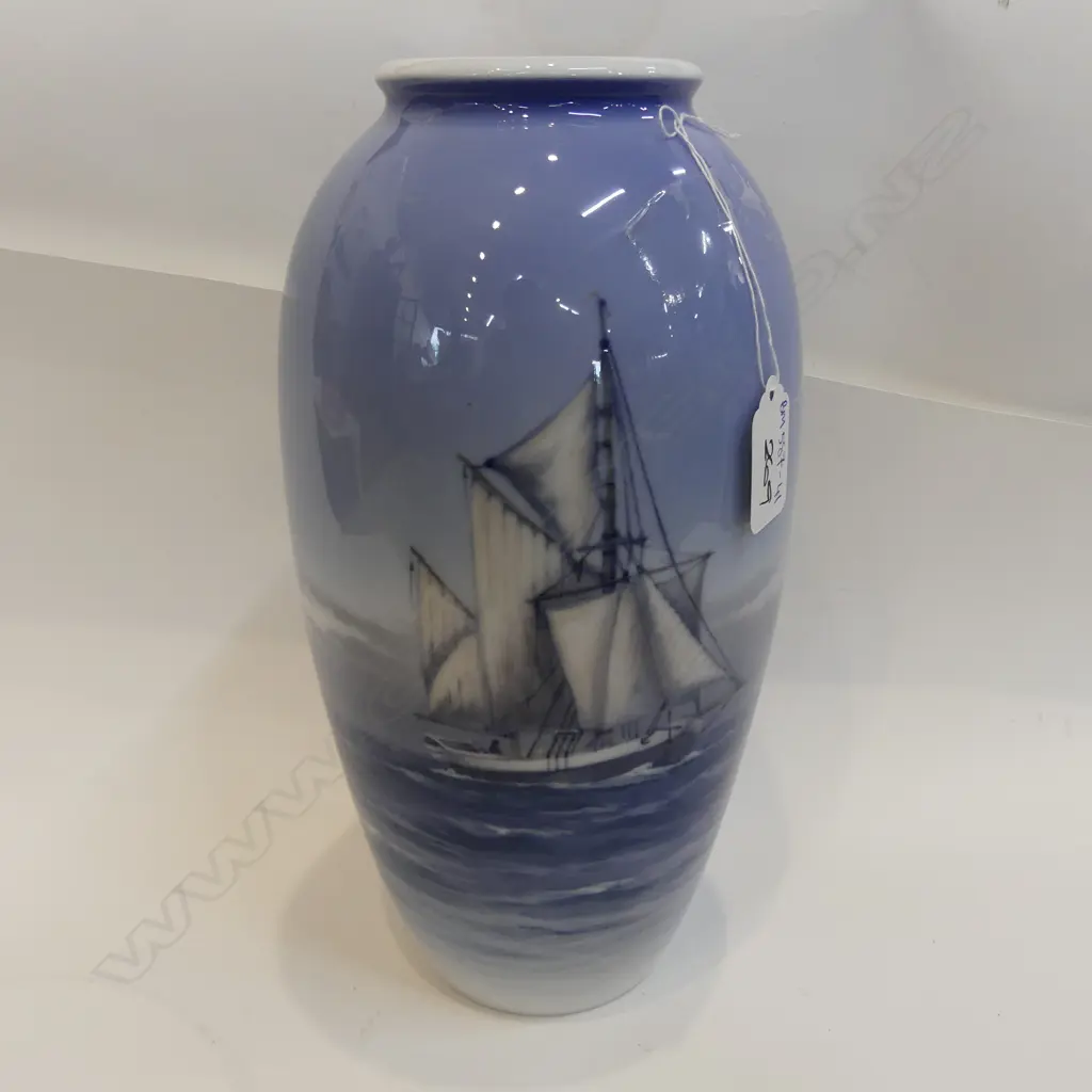 ROYAL COPENHAGEN 1959/2129 VASE Image 1++