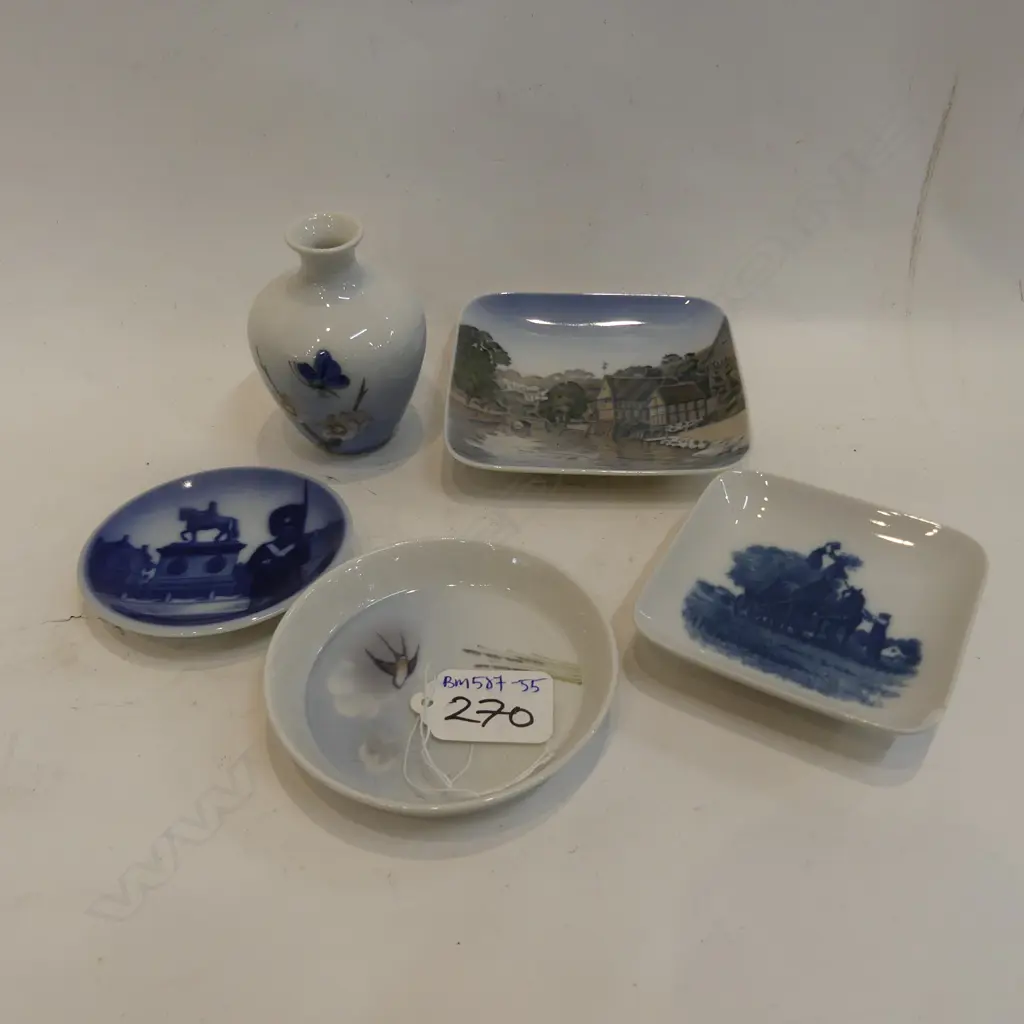 ROYAL COPENHAGEN 4 SMALL PIN DISHES AND A VASE (2+2+1) Image 1++