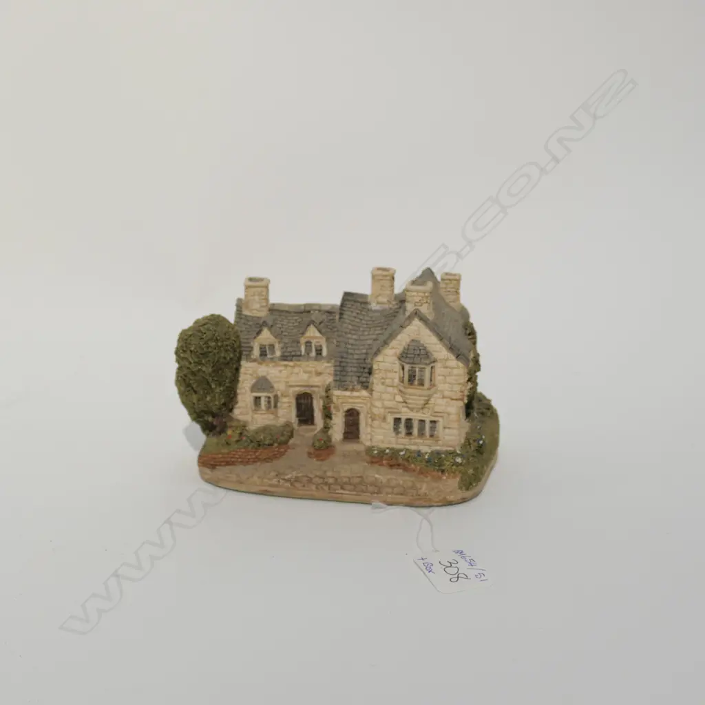 LILLIPUT LANE, MORETON MANOR Image 1++