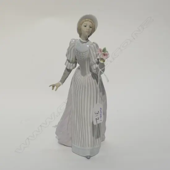 LLADRO FIGURINE ELEGANT LADY SMALL RESTORATIONS H.255MM