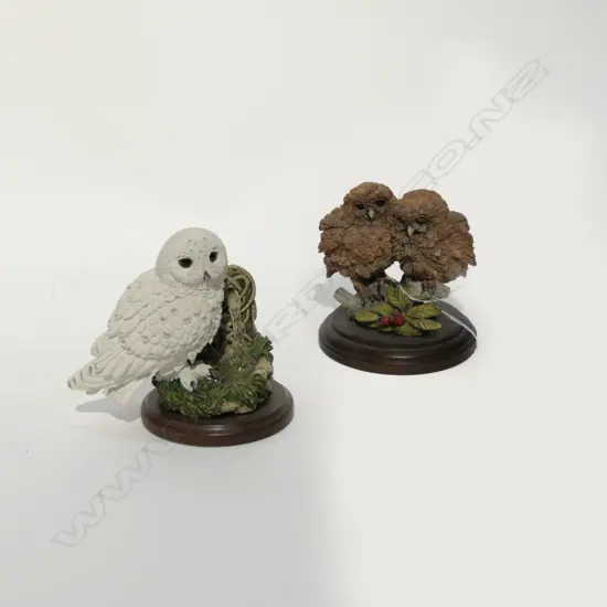 COUNTRY ARTIST 2 X OWL ORNAMENTS-RESIN