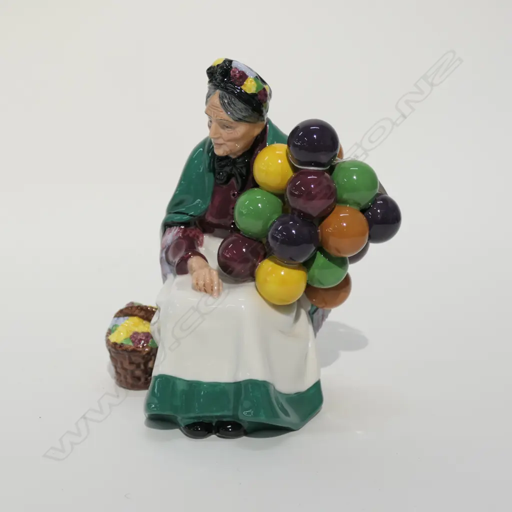 ROYAL DOULTON OLD BALLOON SELLER HN1315 Image 1++