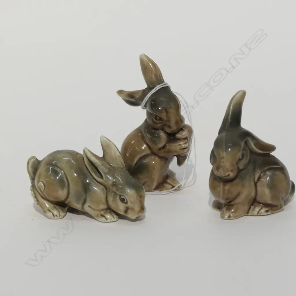 (17693) 3 MINI CHINA RABBITS Image 1++