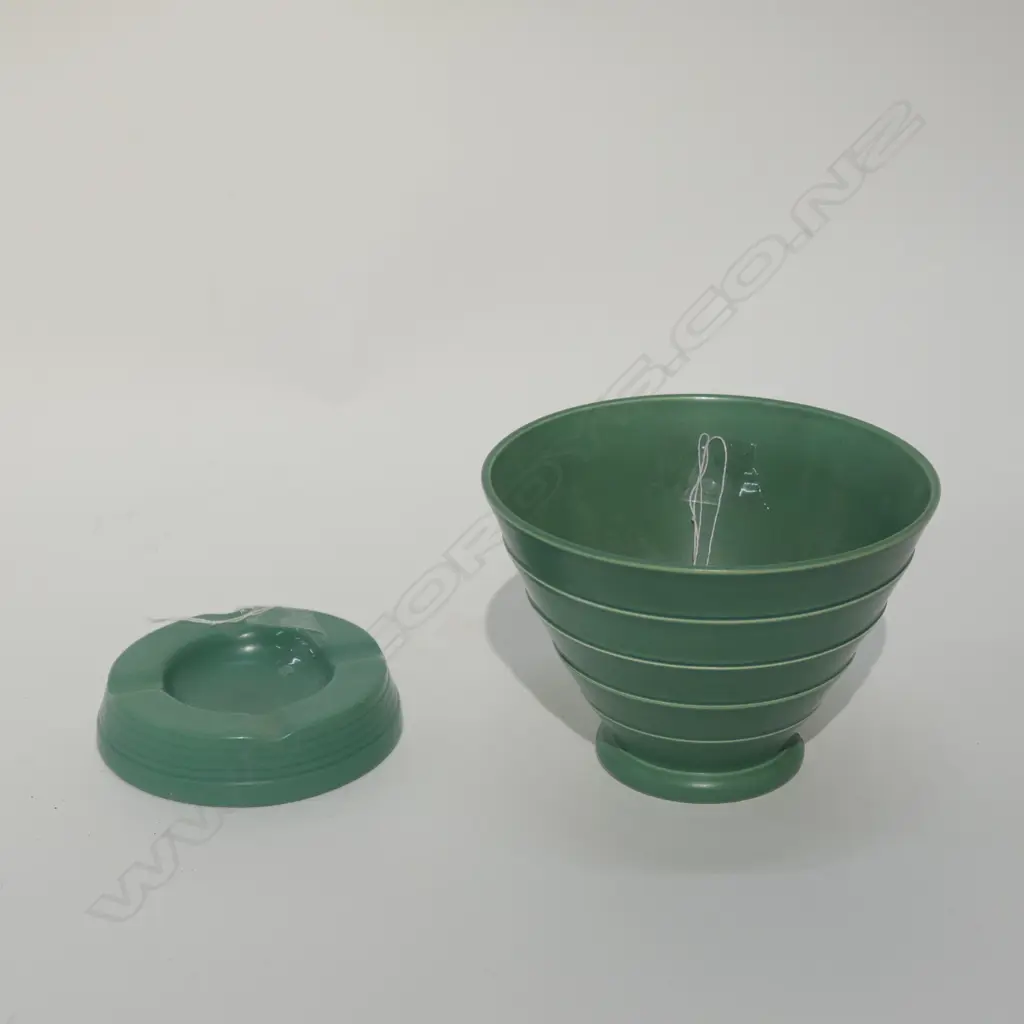 KEITH MURRAY WEDGEWOOD VASE (A/F) AND ASHTRAY Image 1++