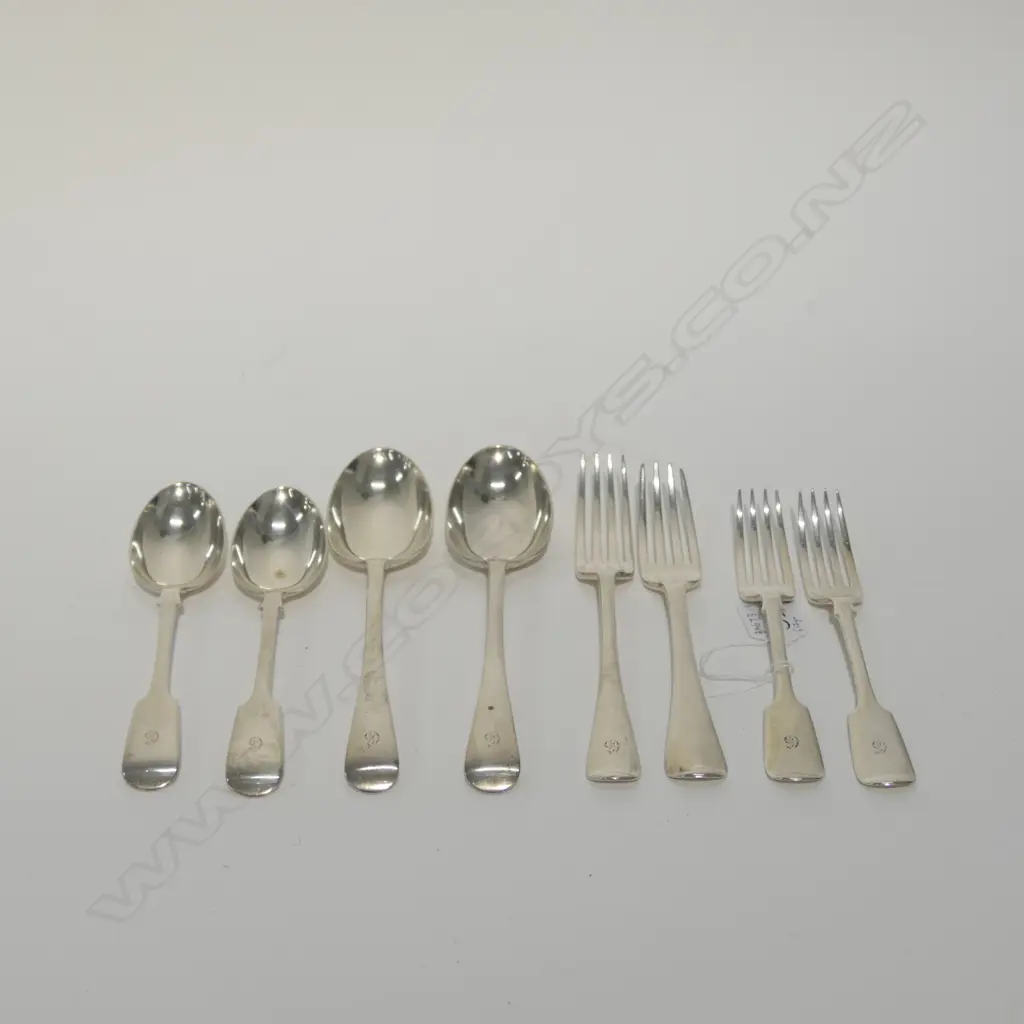 4 SILVER SPOONS & 4 SILVER FORKS, LONDON 1905. 517gm Image 1++