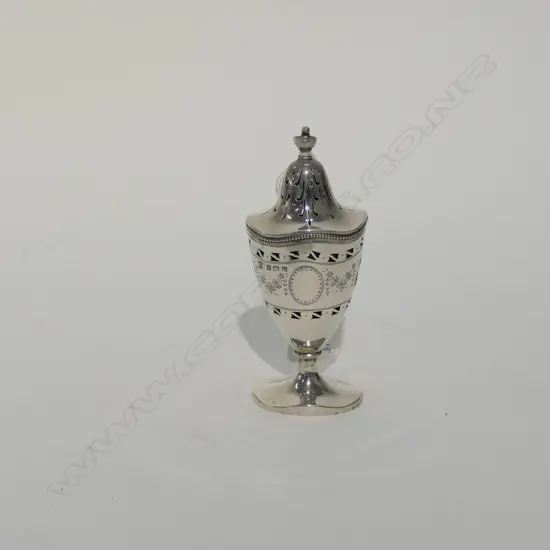 SMALL SILVER ICING SUGAR CASTER, B'HAM 1913, BLUE GLASS LINER. H.125mm