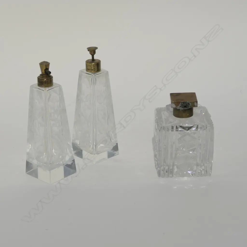 3 CRYSTAL & BRASS LIDDED ATOMISER PERFUME BOTTLES Image 1++