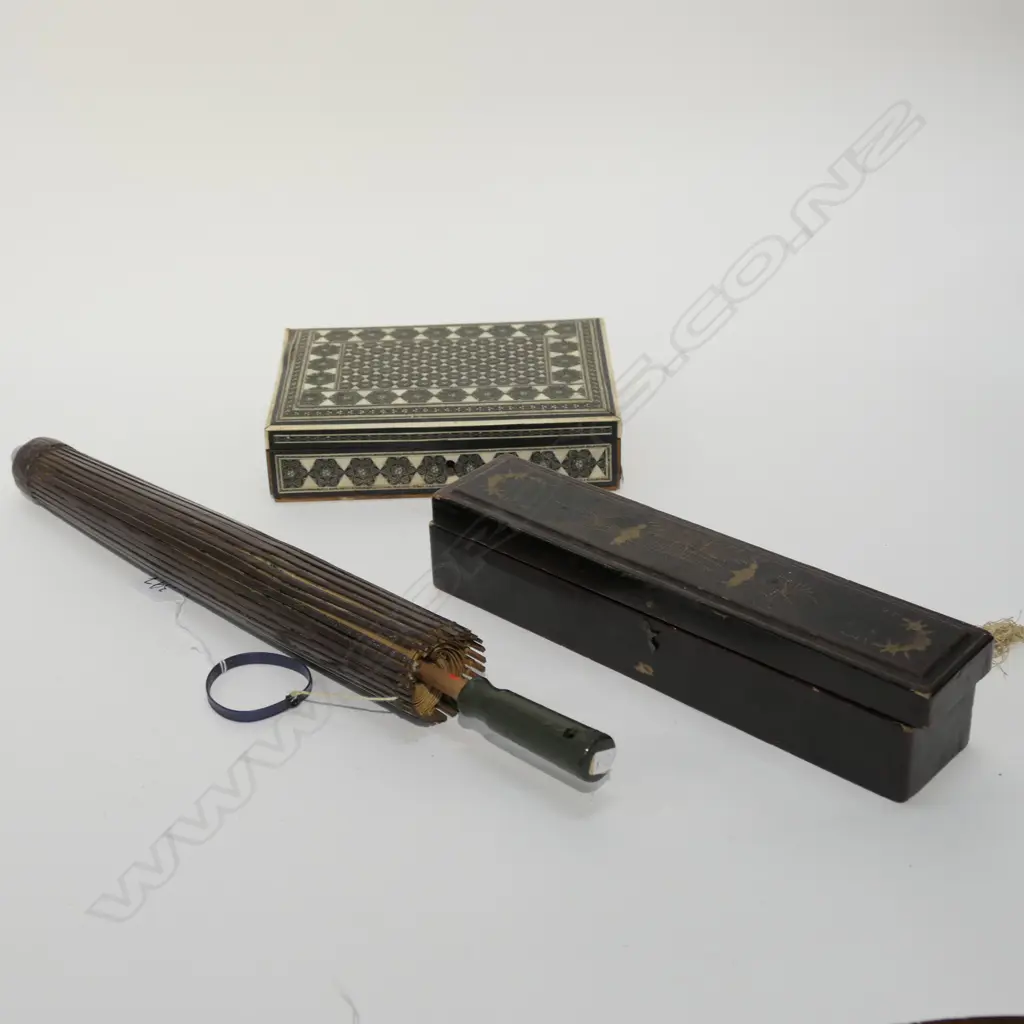 SADELI WARE BOX, OLD CHINESE FAN IN BOX AND ORIENTAL UMBRELLA (AF) Image 1++