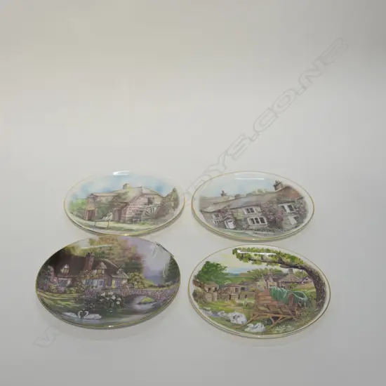 4 HERITAGE & HEIRLOOM PLATES D.208MM