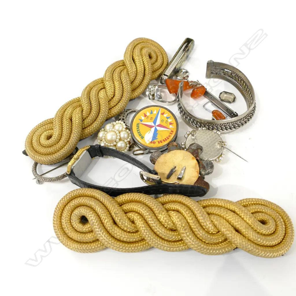 SMALL BOX COSTUME JEWELLERY  Image 1++