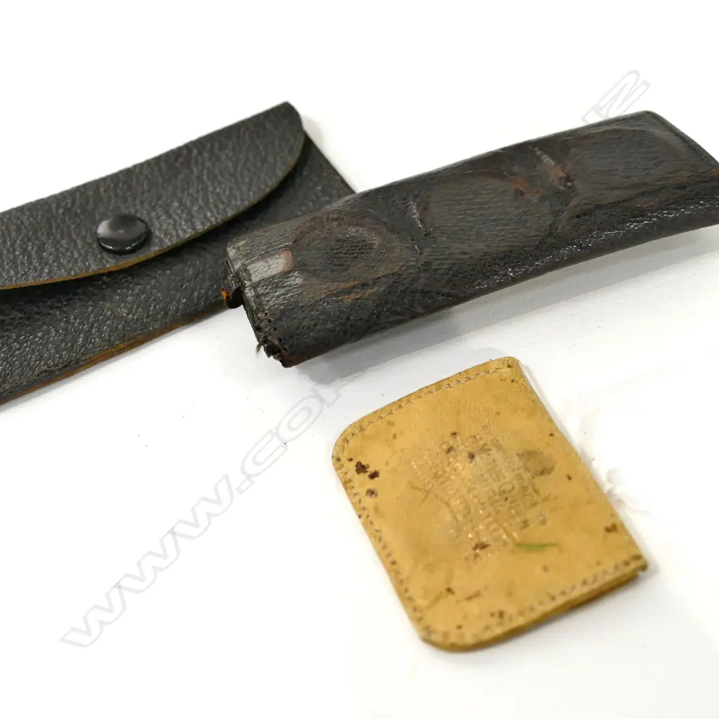 LEATHER STAMP AND SOVEREIGN PURSES Image 1++