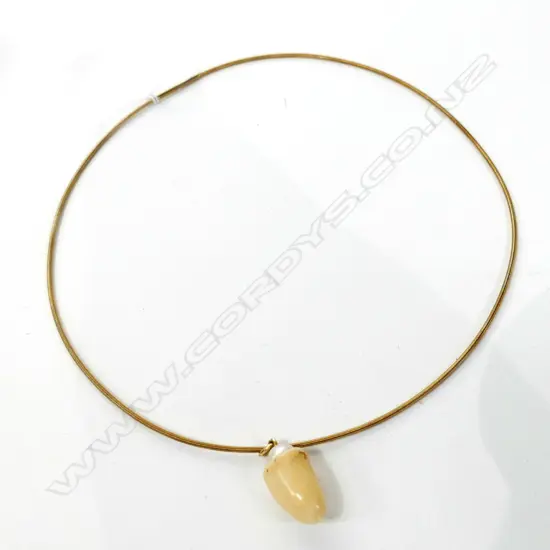 9CT GOLD CHAIN WITH TOOTH AND PEARL PENDANT