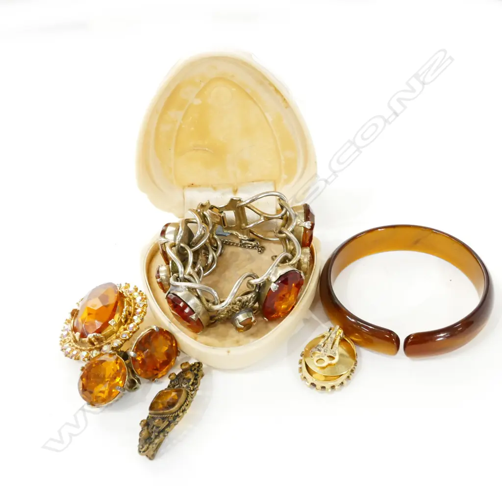 COSTUME JEWELLERY Image 1++