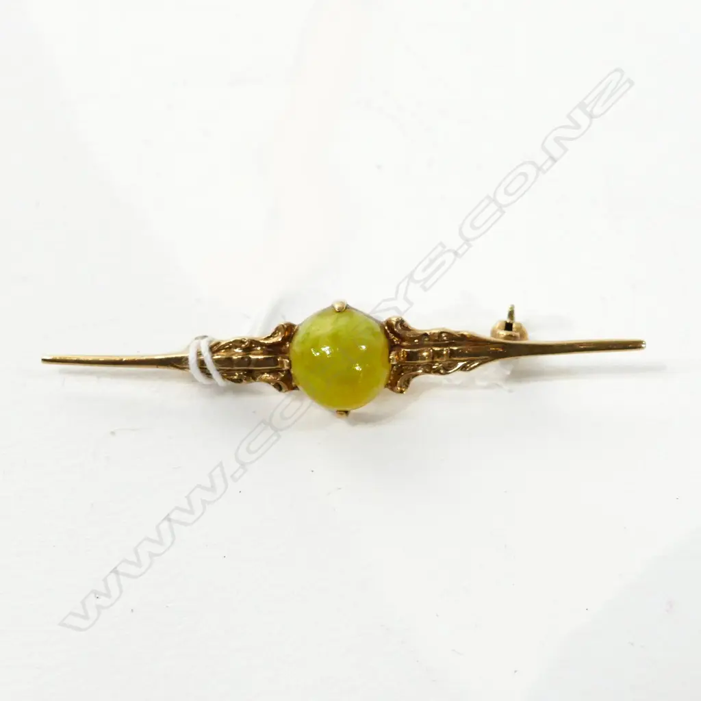 EDW 9CT BAR BROOCH JADE  STONE 2.96GMS Image 1++