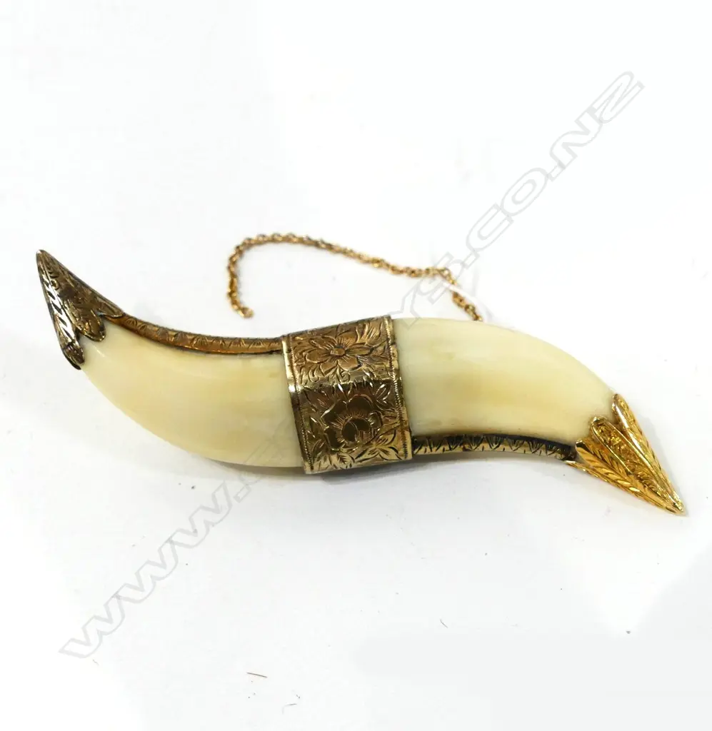 19thc TIGERS TEETH ? & 9CT BROOCH Image 1++