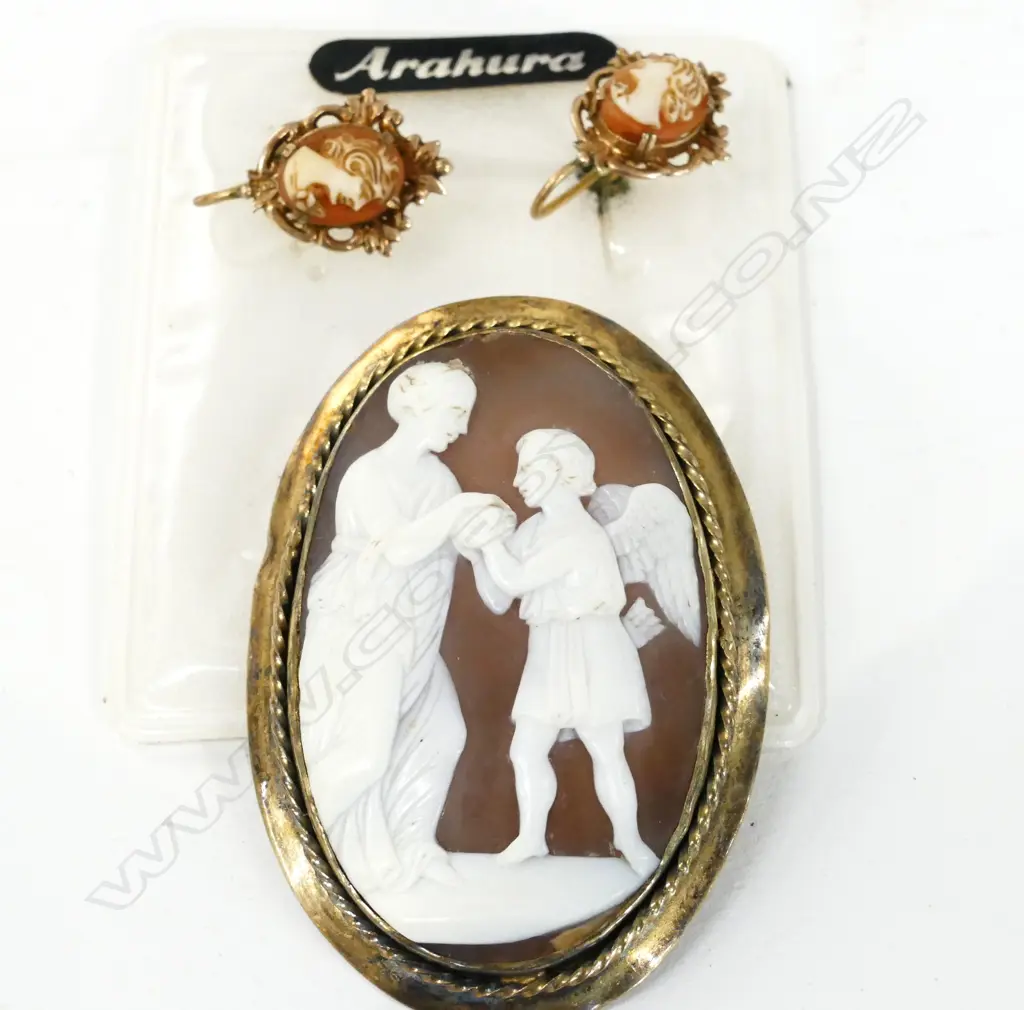 OLD GOLD CAMEO BROOCH, & CAMEO EARRINGS Image 1++