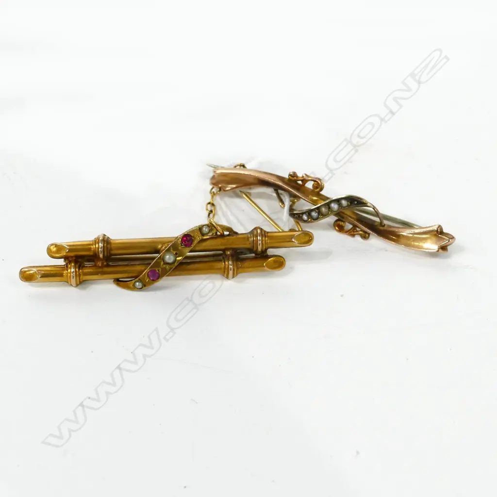 2 EDW 9CT BAR BROOCHES PEARLS ETC 4.43GMS Image 1++