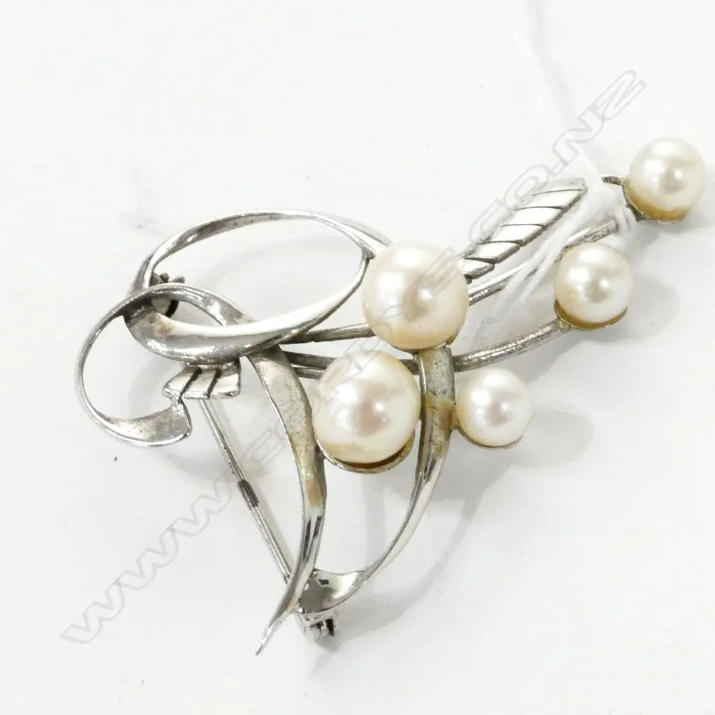 S/SIL CULTURED PEARL BROOCH Image 1++
