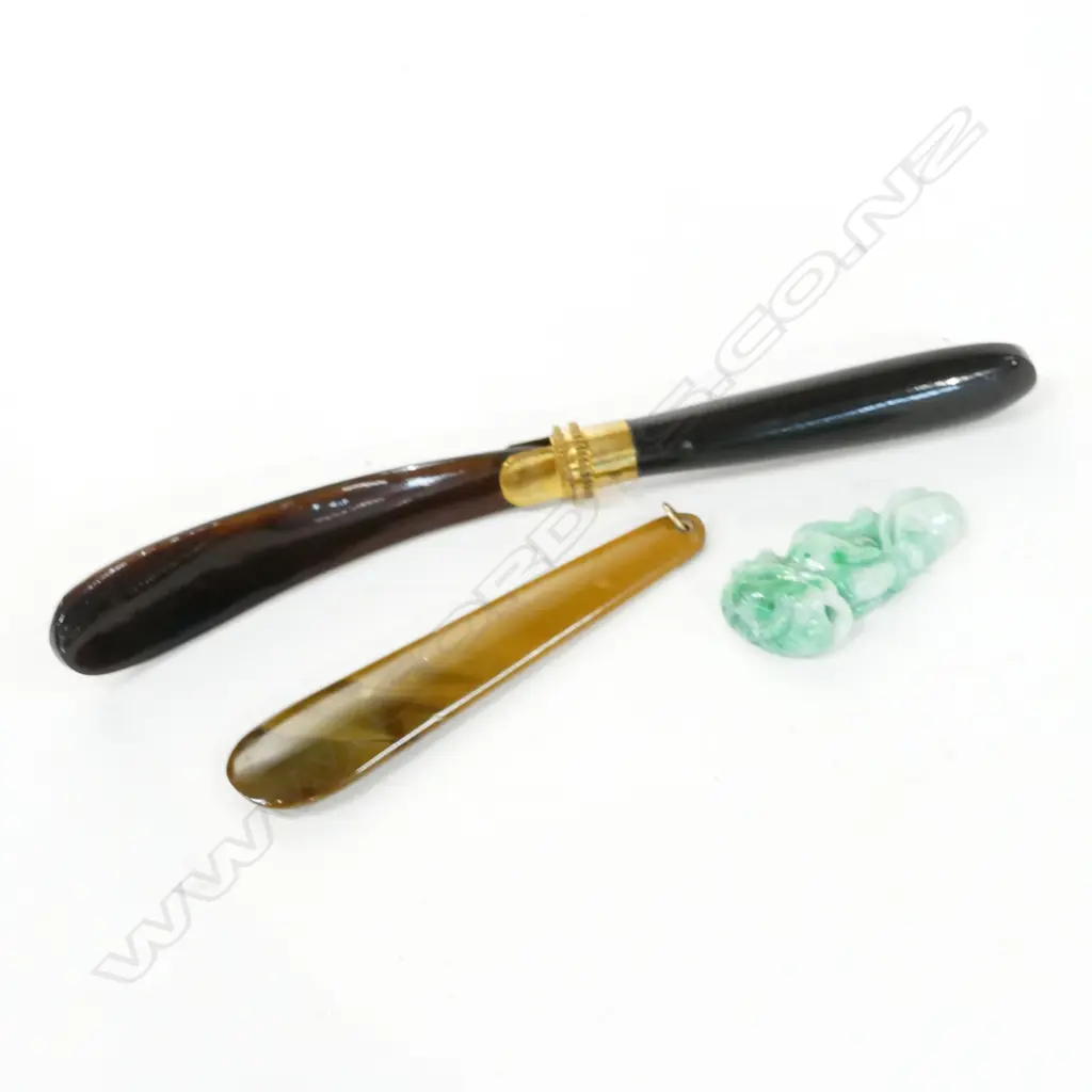 3 ITEMS: JADEITE PENDANT HORN UTENSIL AGATE PENDANT  Image 1++