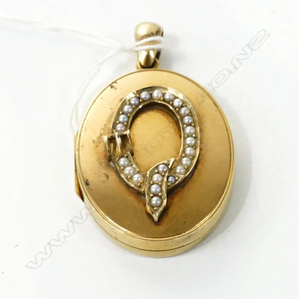 GOLD? OR GOLD PLATED VICTORIAN SEED PEARL SET LOCKET Image 1++
