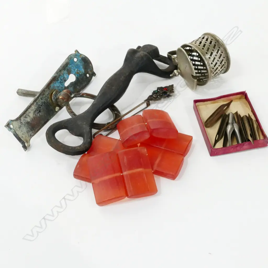 BOTTLE OPENER & OTHER ASSORTED ITEMS Image 1++