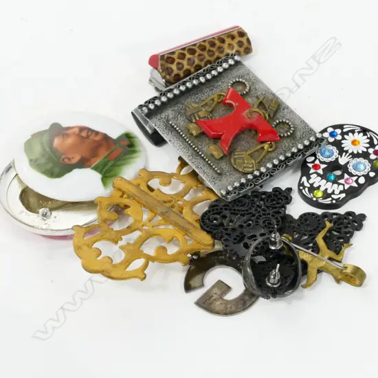 GOOD BAG OF JEWELLERY FINDINGS