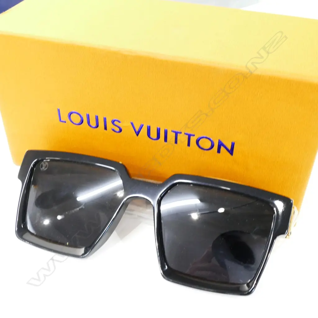 BOXED 'LOUIS VUITTON' SUN GLASSES - REAL?  Image 1++