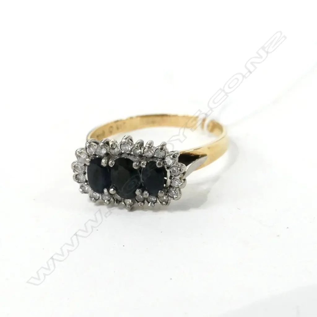 9CT Y/GOLD 3 SAPPHIRE & DIA. RING Image 1++