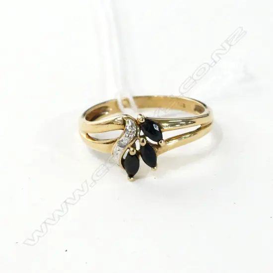 9CT SAPPHIRE & DIAMOND RING