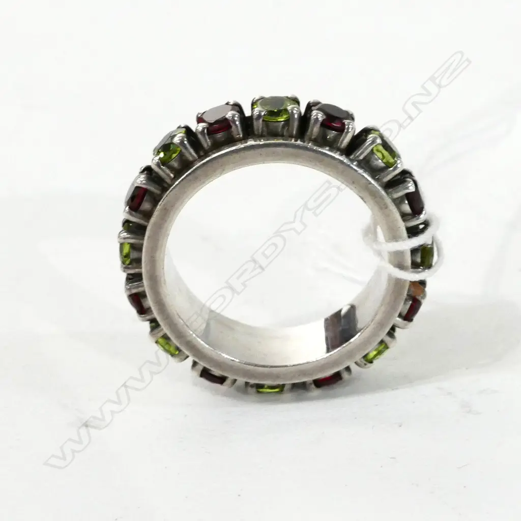 SILVER GARNET & PERIDOT RING Image 1++