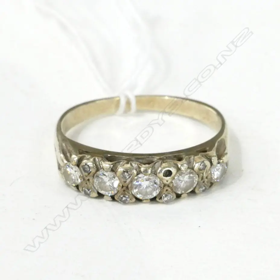 WHITE GOLD AND FIVE STONE DIAMOND RING (AF) Image 1++